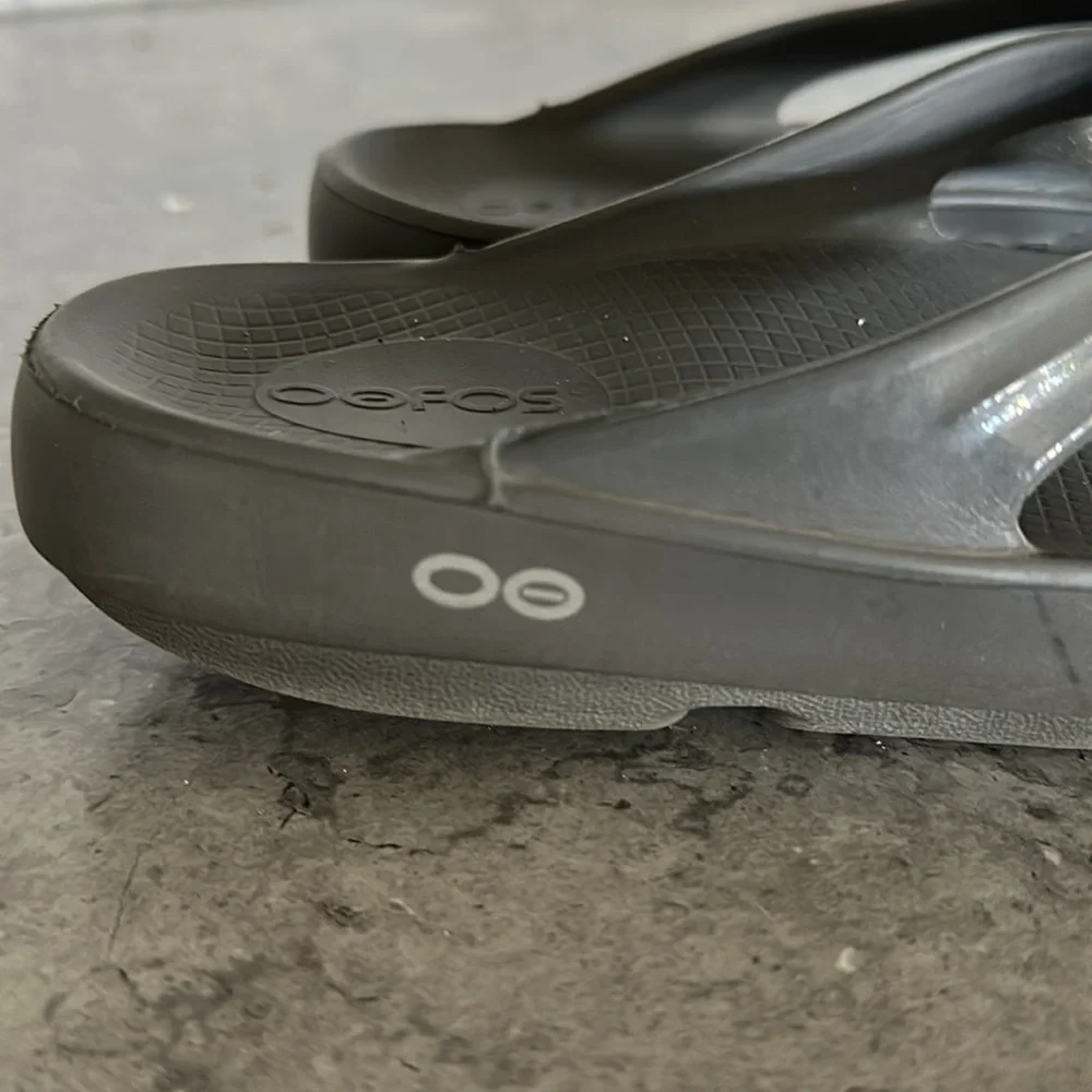 Oofos - Picture 3 of 4